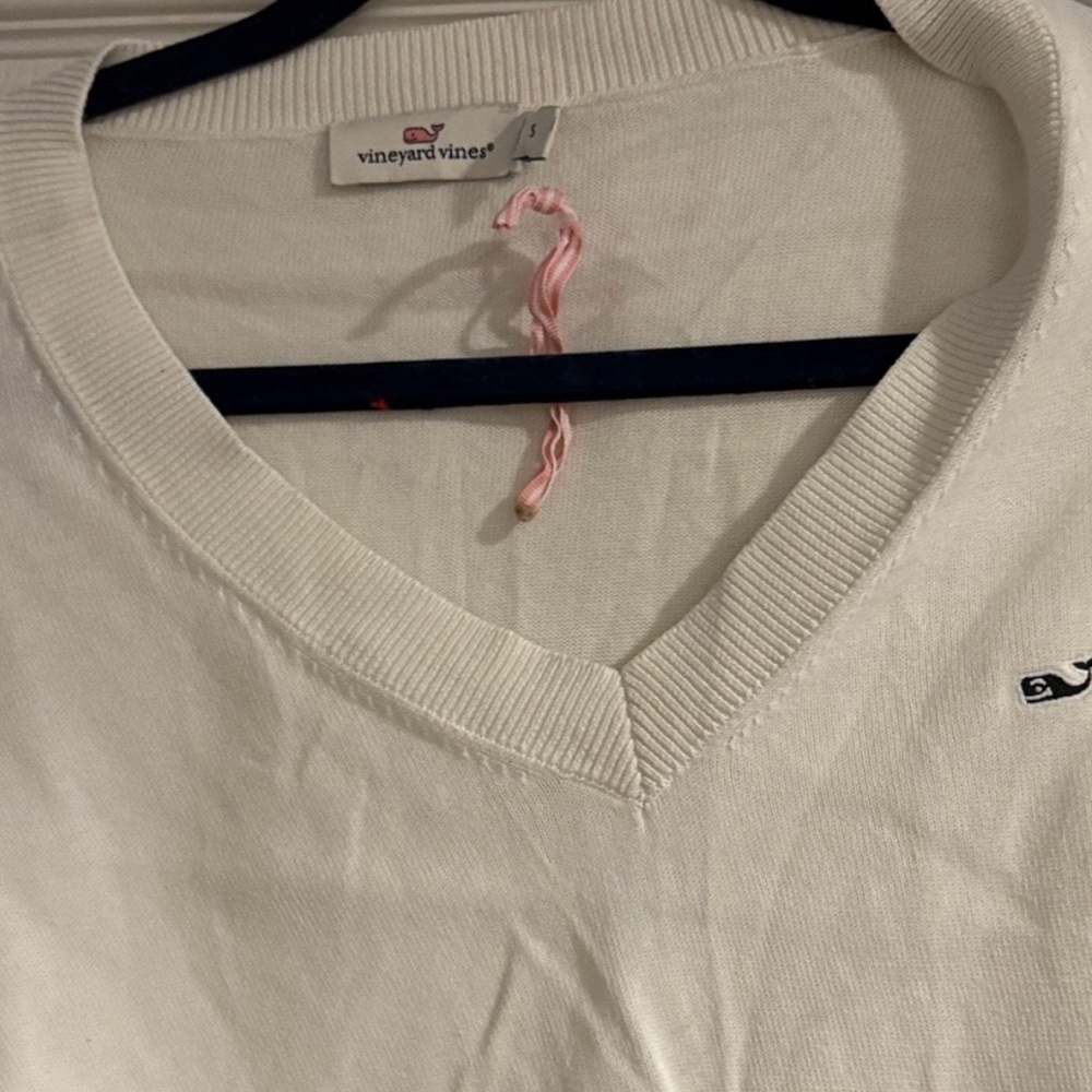 Vineyard Vines Women’s Cream V-Neck Sweater